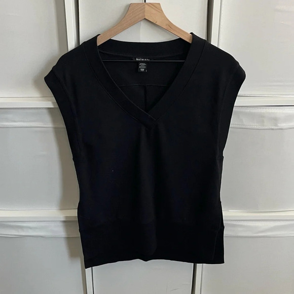 Athleta Black V-Neck Sleeveless Vest Top Size XXS - Picture 1 of 3